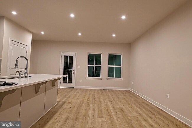 Building Photo - 9390 Tanfield Dr