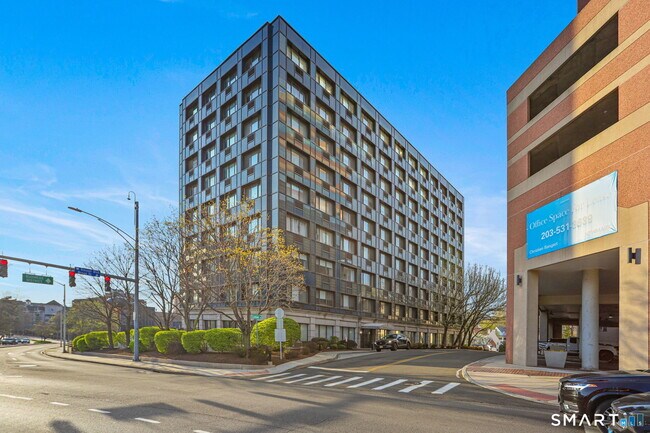 Building Photo - 300 Broad St