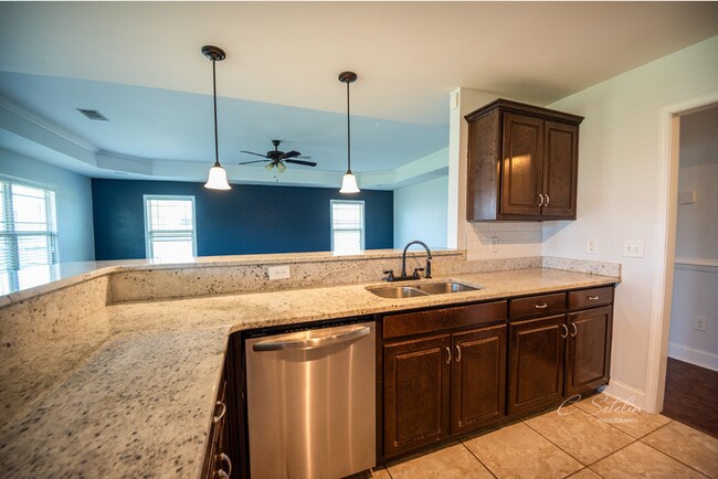 Building Photo - Gorgeous home available from June 10th!