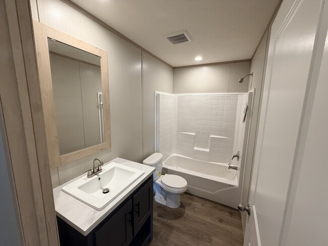 Building Photo - 2101 SW 38th St