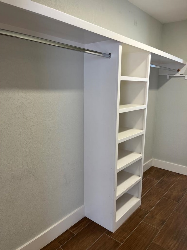 Building Photo - 577 Pleasant View Dr