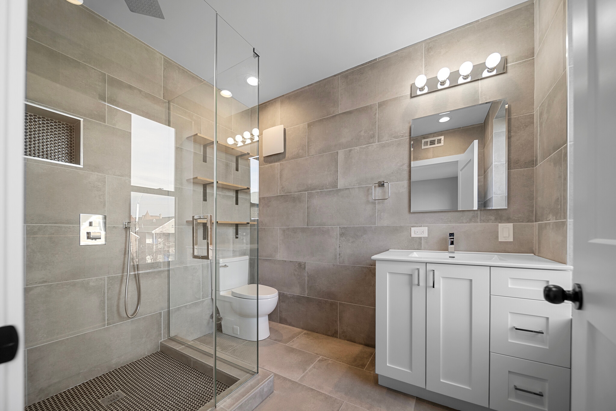 Building Photo - 1320 W 19th St