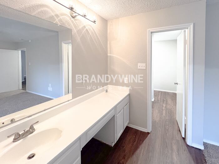 Building Photo - 129 E Bancroft Dr