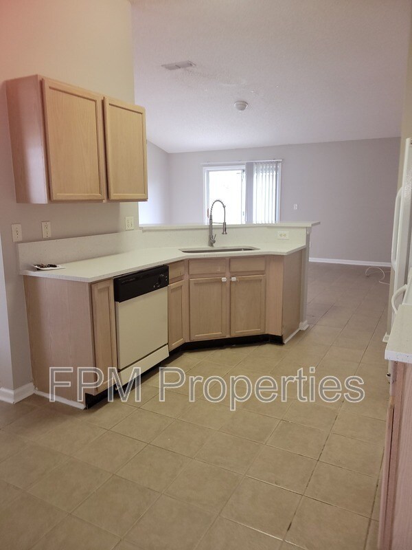 Building Photo - 570 Manship Dr