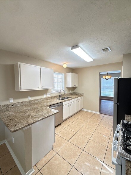 Building Photo - 15919 Hiram Clarke Rd