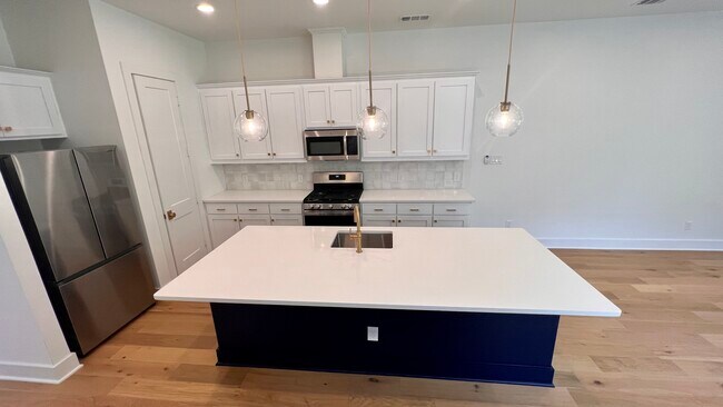 LARGE ISLAND - 5316 East Side Ave