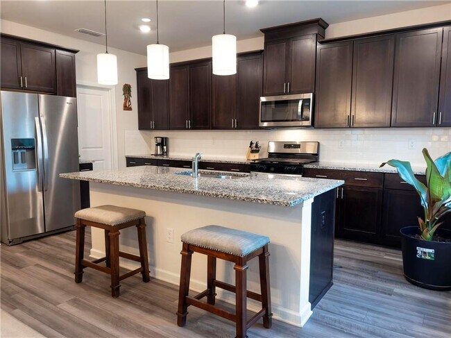 Building Photo - 6960 Newcastle Ct