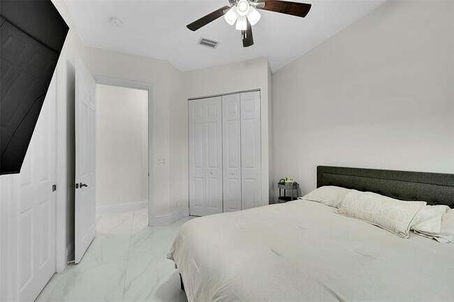 Building Photo - 11163 NW 69th Pl