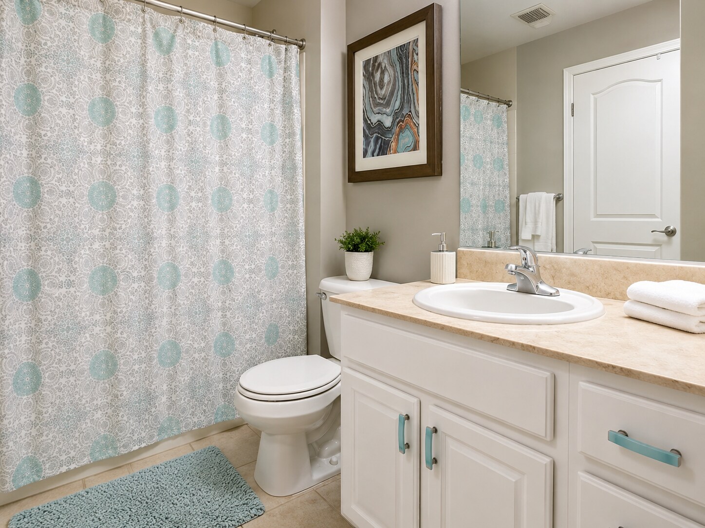 Soaking tub with shower - 1000 Providence Plz