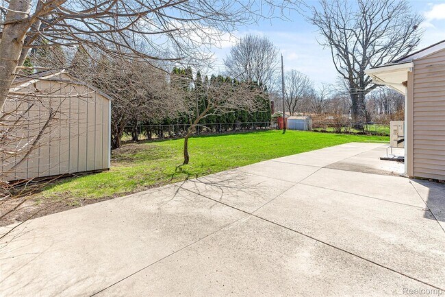 Building Photo - 25690 Glamorgan Dr