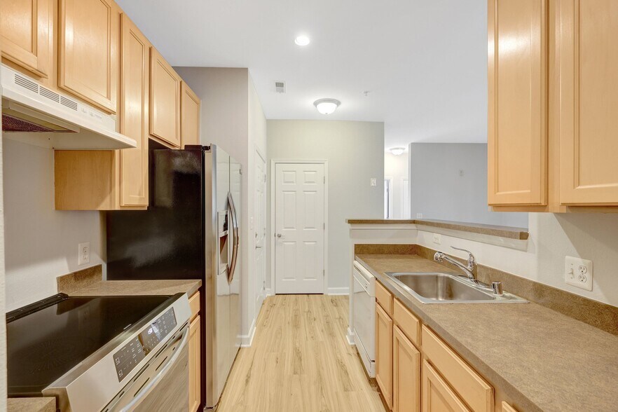 Building Photo - 42421 Rockrose Sq