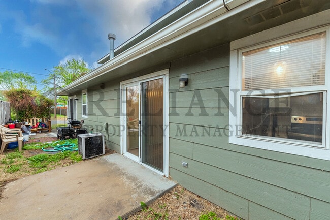 Building Photo - 1135 N Meridian Ave