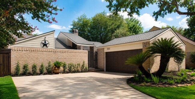 Building Photo - 2303 Silver Sage Dr