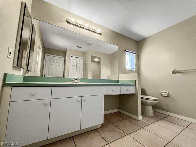 Building Photo - 208 SE 17th St