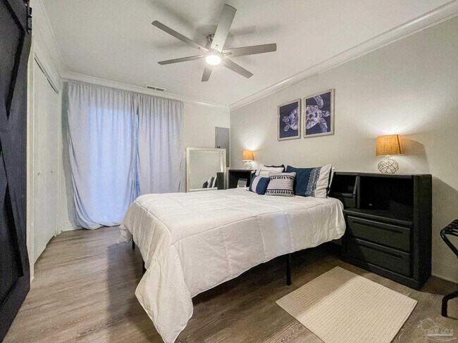 Building Photo - 4836 Huron Dr