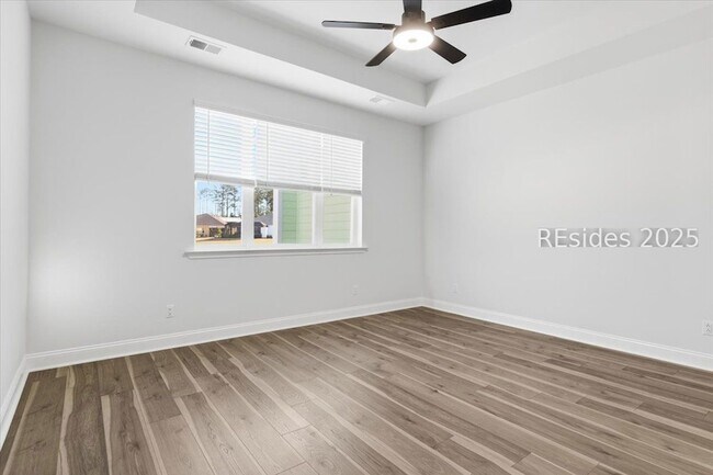 Building Photo - 155 Weekend Ave