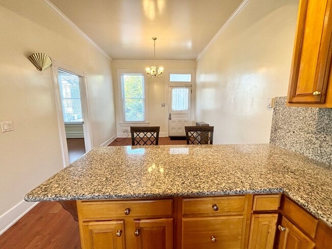 Building Photo - Adorable and Historic Home in West Alameda