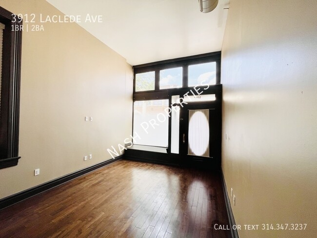 Building Photo - $1125 - 1 Bed / 1.5 Bath in Central West E...