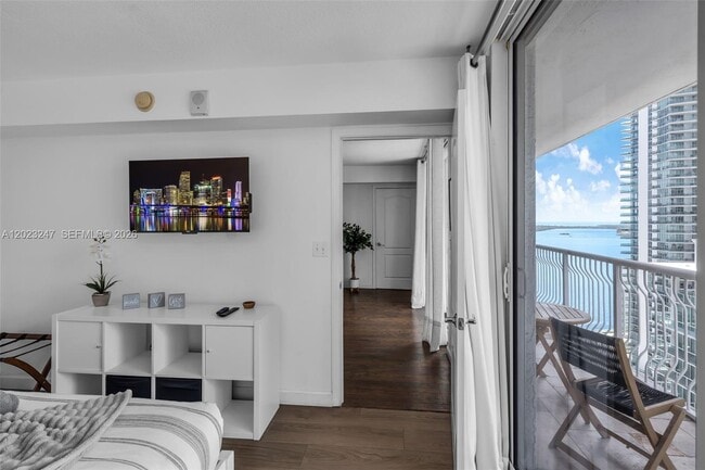 Building Photo - 1200 Brickell Bay Dr