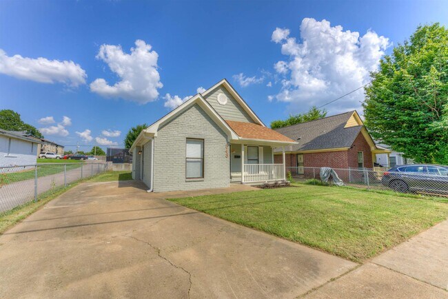 Building Photo - 548 N 6th St