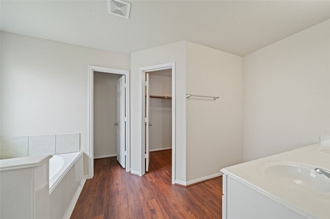 Building Photo - 19011 Taverns Corner Ct