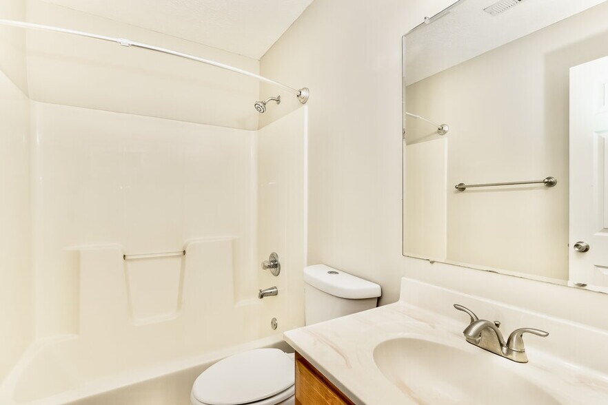 Building Photo - 8008 Grandmeadow Ln