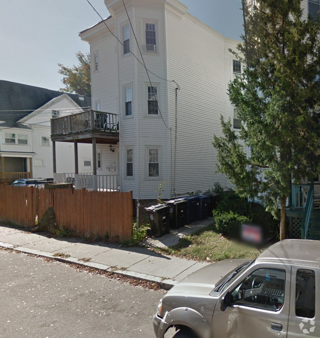 Building Photo - 26 Haskell St