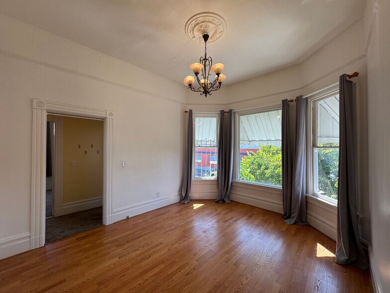 Building Photo - 960 57th St