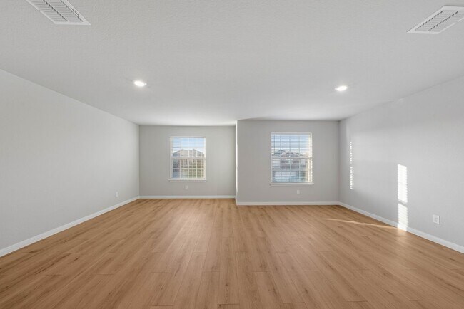 Building Photo - Spacious 3-Bed Townhome with Garage & Fenced Yard in New Braunfels – 1,920 Sq Ft!