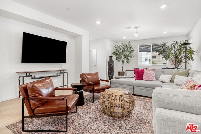 Building Photo - 768 Daniel Freeman Cir