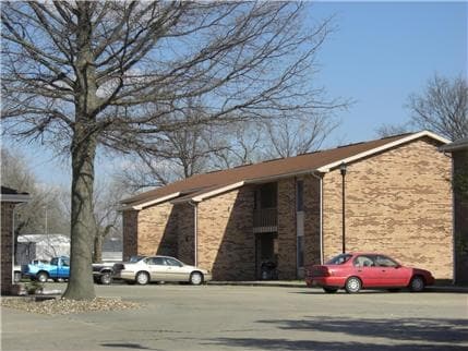 Primary Photo - Twin Oaks Apartments
