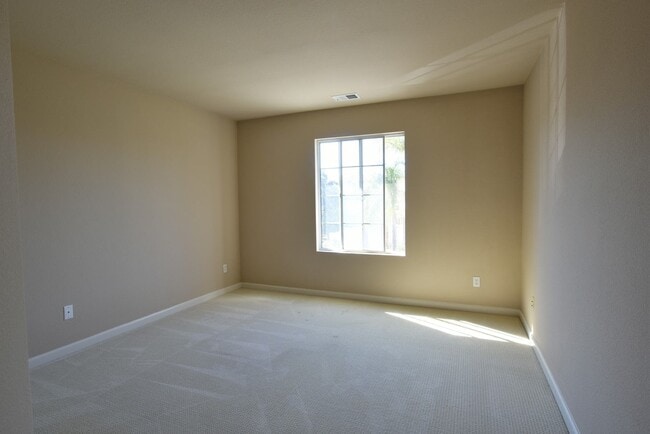 Building Photo - Beautiful and Spacious Evergreen 4 Bedroom 2.5 Bath Home with Pool!