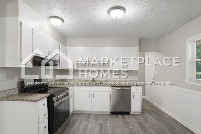 Building Photo - 8206 Huntington Dr