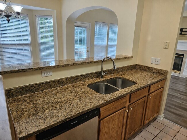 Building Photo - Lovely 3br/2.5ba in exc community, 2 car gar, exc deck, comm rec included!! Avail July 15, 2026!