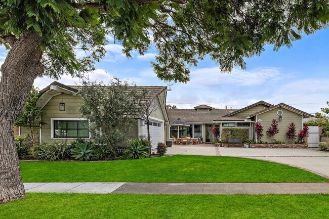 Building Photo - Beautifully Remodeled Rossmoor Home in a P...