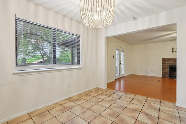 Building Photo - 1300 Tuxford Cove