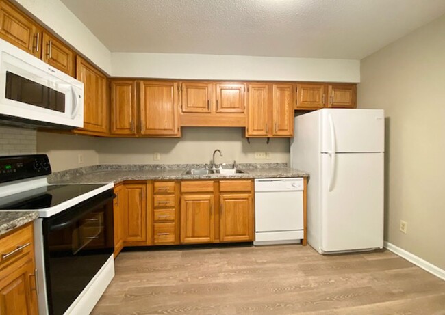 Building Photo - Quiet Neighborhood  3 bedroom, 2 bath, 1 c...