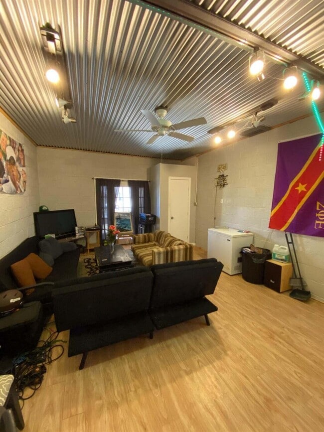 Building Photo - 2611 28th St