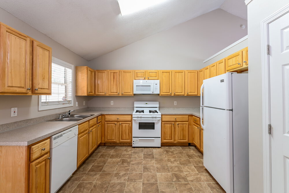 Building Photo - 335 Shadetree Ln