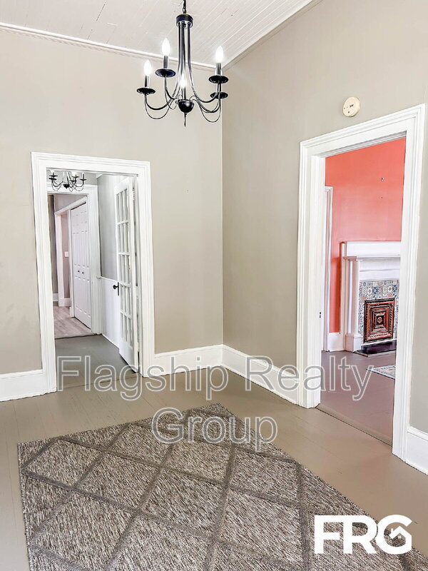 Building Photo - 304 N Caswell St
