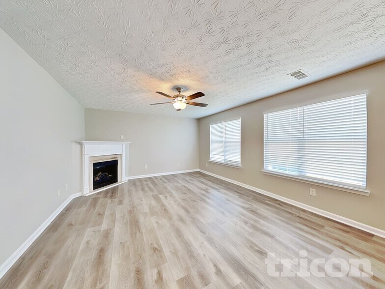 Building Photo - 305 Sarasota Ln