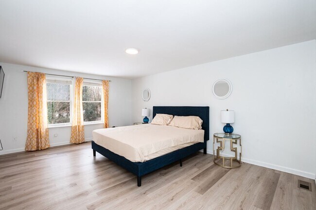 Building Photo - Four bedroom Corner Lot!