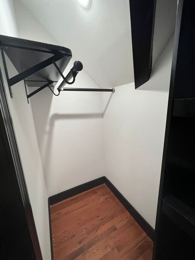 Building Photo - 306 Exchange