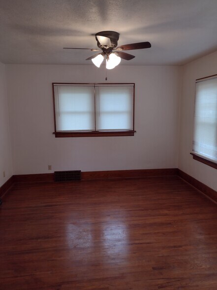 Building Photo - 617 Elm Ave
