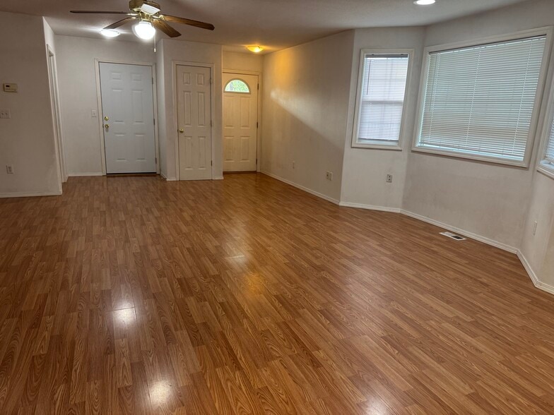 Building Photo - 3237 Olive St