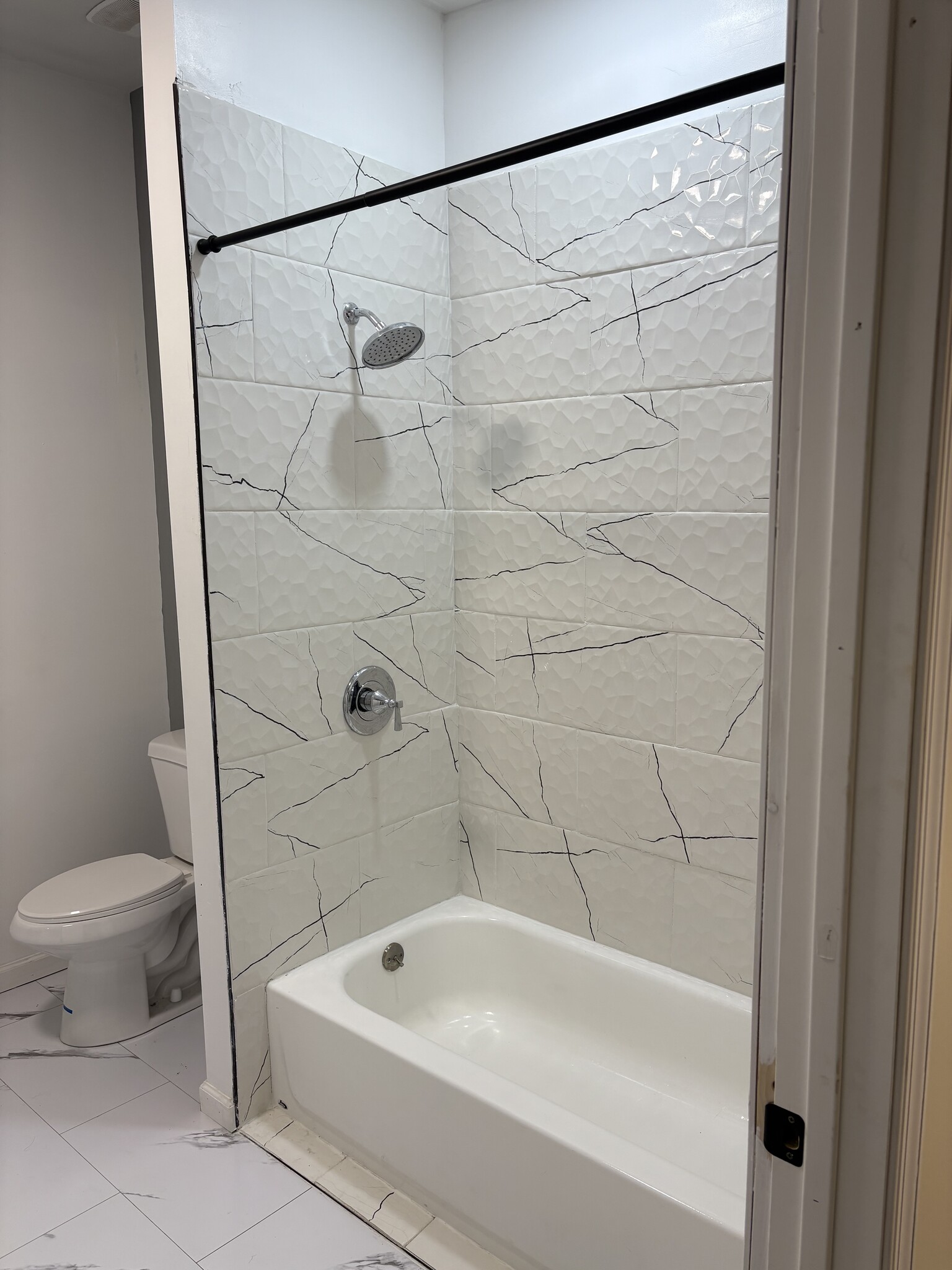 MAIN BATHROOM - 362 N Front St