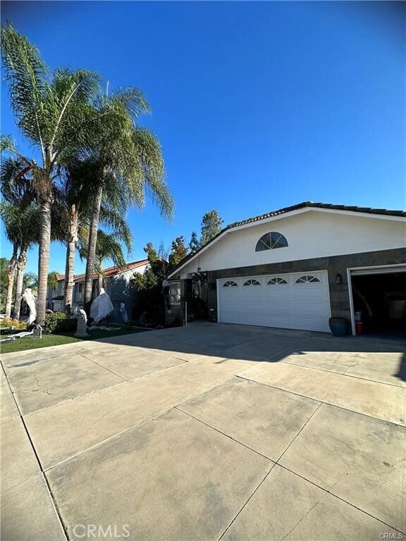Building Photo - 22867 Cove View St