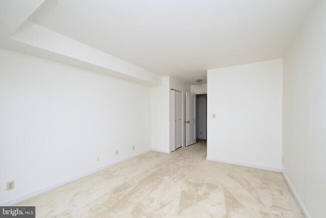 Building Photo - 1250 S Washington St