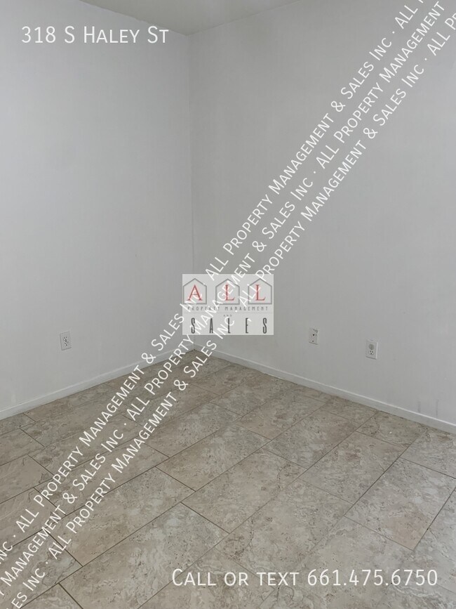 Building Photo - 318 S Haley St