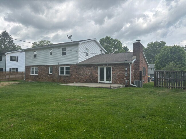 Building Photo - Sycamore Knolls: Comfort, Space & Convenience on Bloomington's East Side